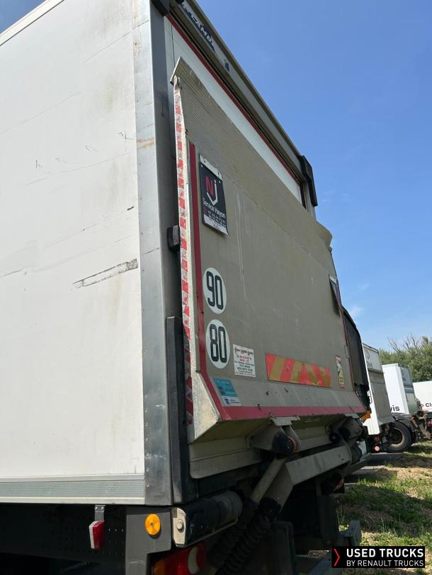Renault Trucks D Wide 320