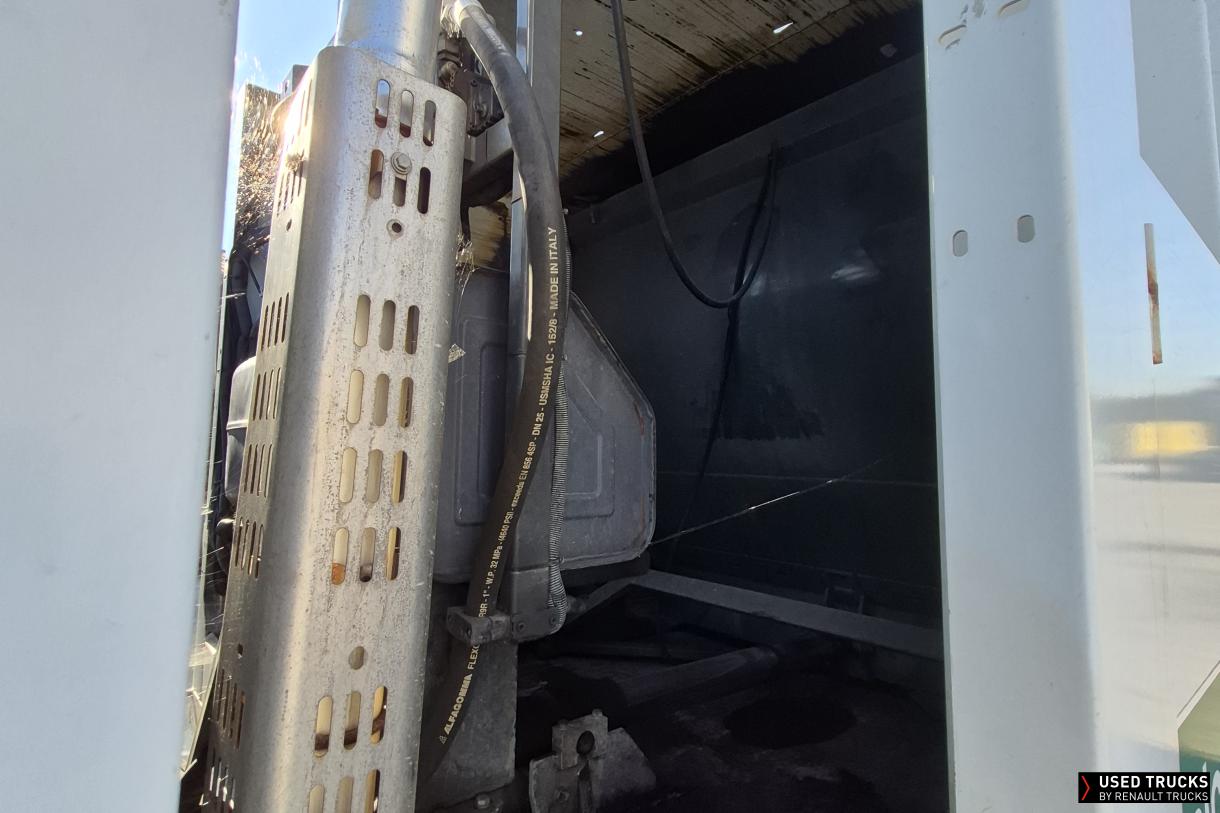 Renault Trucks Premium Distribution 270