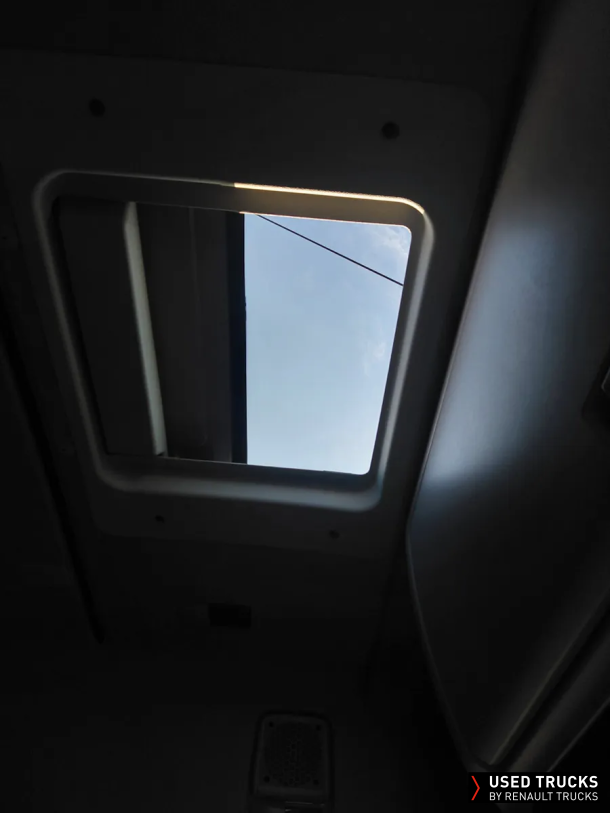 Renault Trucks D Wide 320