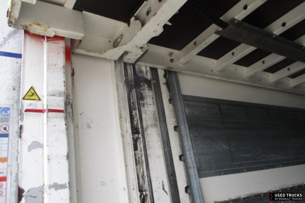 Renault Trucks D Wide 320